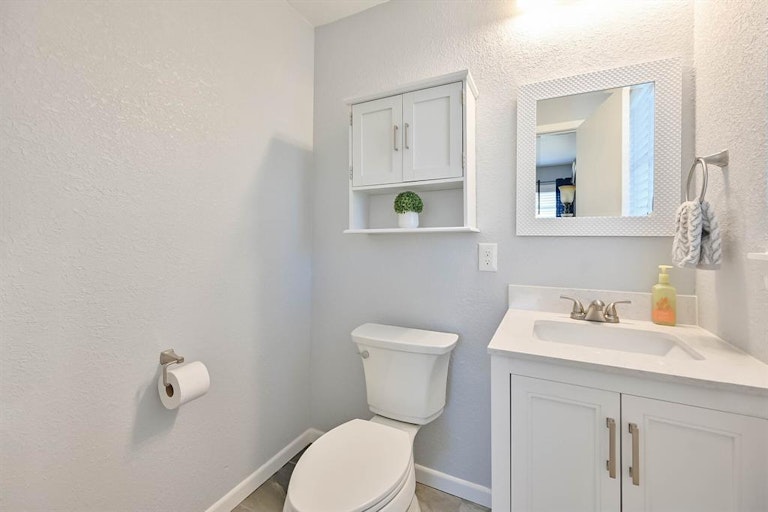 Photo 18 of 24 - 702 Paula St, Kennedale, TX 76060
