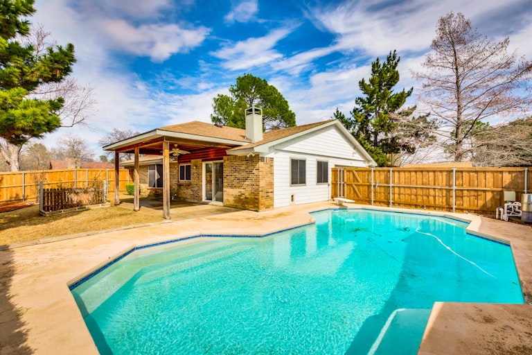 Photo 5 of 27 - 734 Red Wing Dr, Lewisville, TX 75067