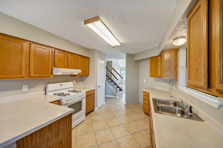Photo 7 of 27 - 301 N Long Rifle Dr, Fort Worth, TX 76108