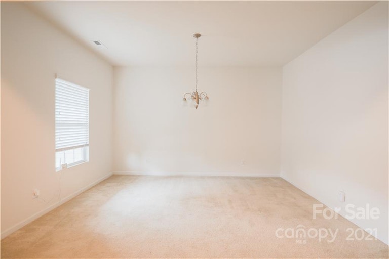Photo 6 of 17 - 3041 S Devon St, Charlotte, NC 28213