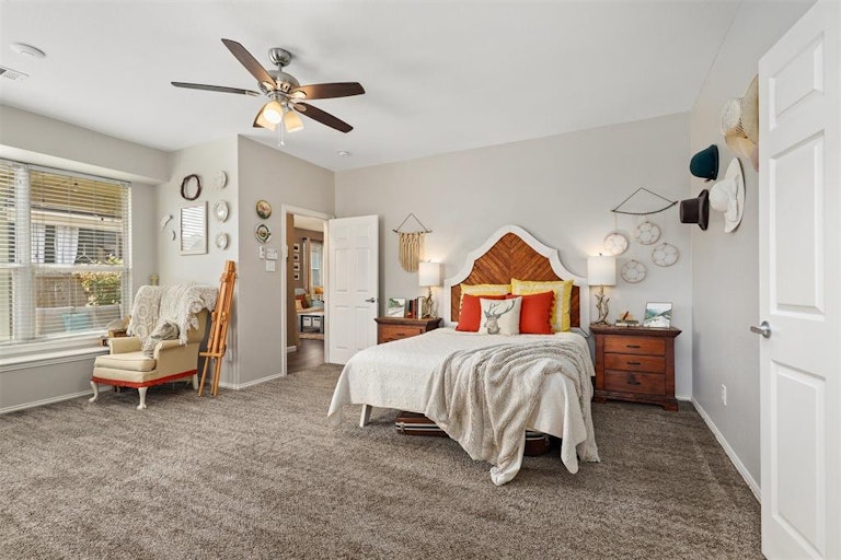 Photo 18 of 33 - 12041 Ringtail Dr, Fort Worth, TX 76244