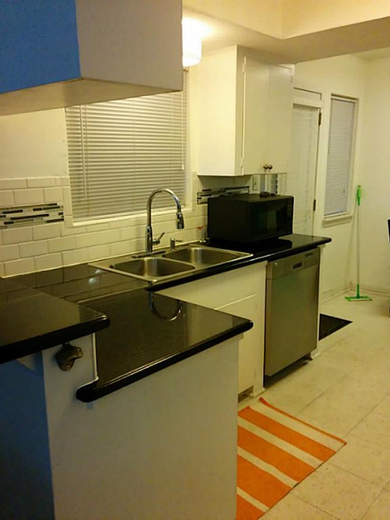 Photo 11 of 30 - 6326 Roos Rd, Houston, TX 77074