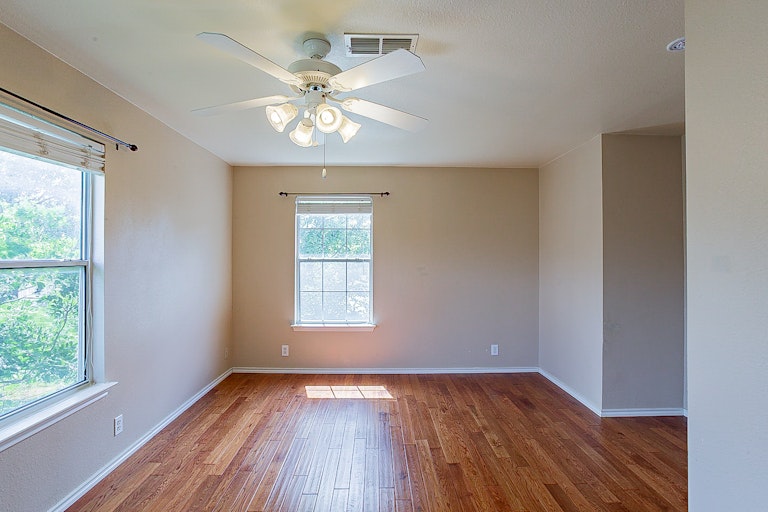 Photo 14 of 16 - 702 Claude W Black, San Antonio, TX 78203