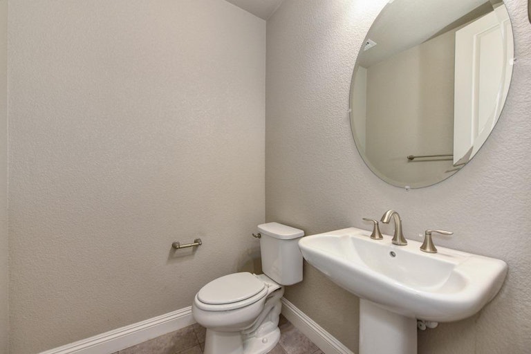 Photo 16 of 34 - 668 Addison Ln, Folsom, CA 95630