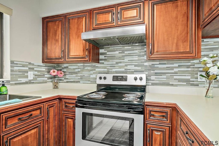 Photo 10 of 28 - 15 Barrister Ln, Palm Coast, FL 32137