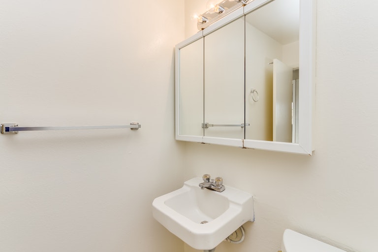 Photo 27 of 31 - 4050 W Keim Dr, Phoenix, AZ 85019