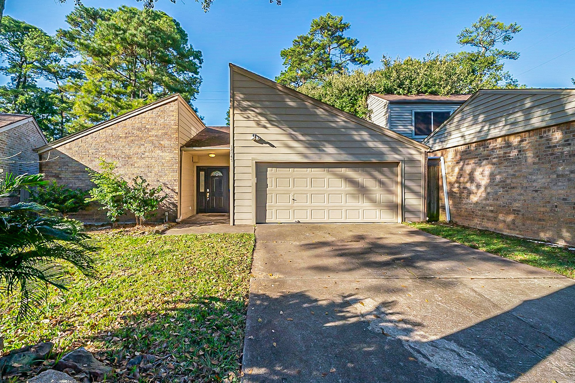 Photo 1 of 32 - 12047 Champion Forest Dr, Houston, TX 77066
