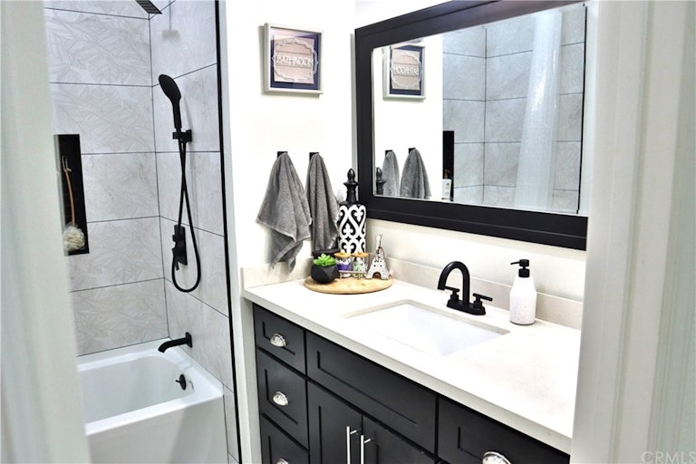 Photo 23 of 36 - 7828 Basset Ct, Eastvale, CA 92880