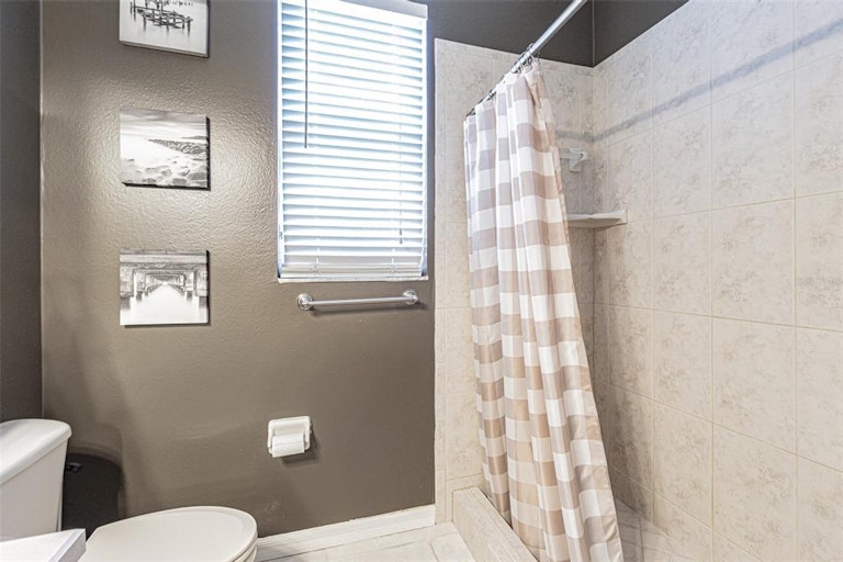 Photo 26 of 36 - 1462 Kensington Woods Dr, Lutz, FL 33549