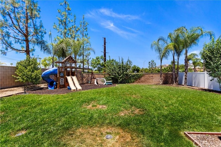 Photo 12 of 44 - 8215 Lantern Pl, Riverside, CA 92508