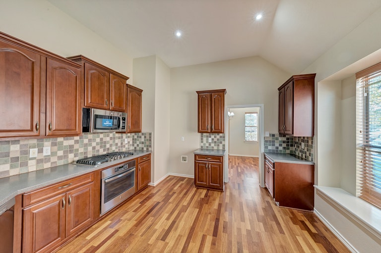 Photo 10 of 31 - 12712 Lizzie Pl, Fort Worth, TX 76244