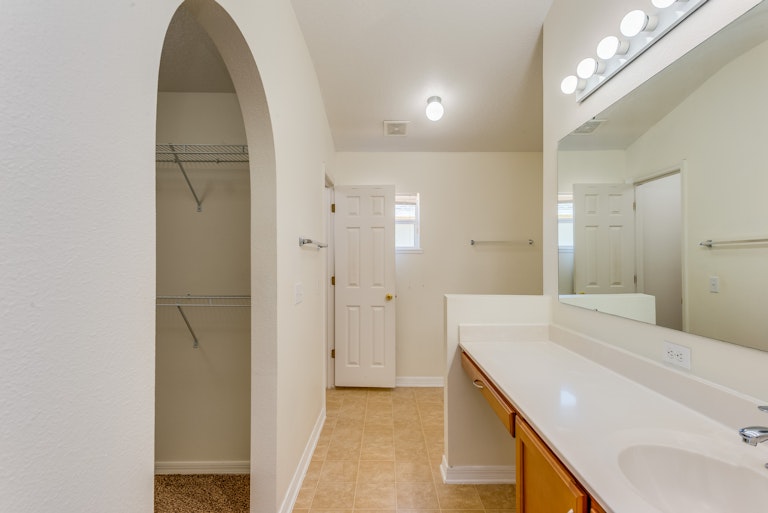 Photo 7 of 20 - 5527 Sycamore Canyon Dr, Kissimmee, FL 34758