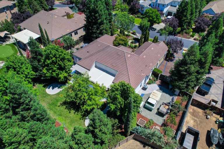 Photo 13 of 70 - 8910 Belford Ct, Roseville, CA 95747