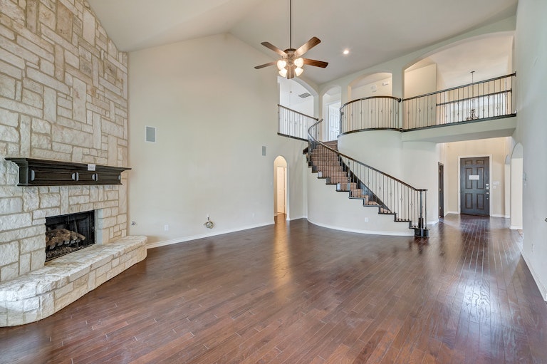 Photo 4 of 38 - 3052 Nadar, Grand Prairie, TX 75054