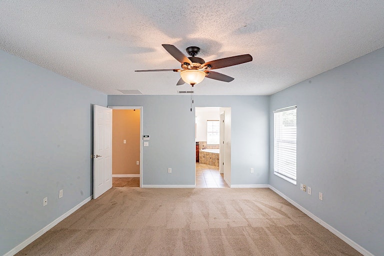 Photo 18 of 29 - 1170 Howland Blvd, Deltona, FL 32738