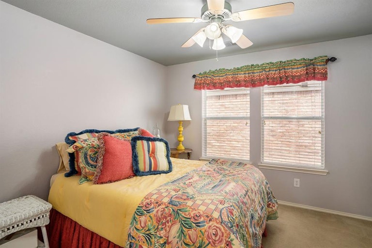Photo 17 of 34 - 5901 Westgate Dr, Fort Worth, TX 76179