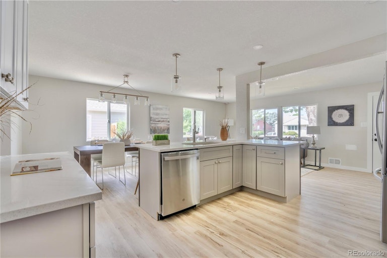 Photo 18 of 37 - 1760 S Filbert Ct, Denver, CO 80222