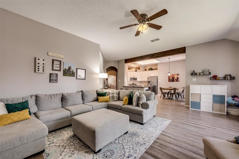 Photo 6 of 27 - 5910 Creek Crossing Ln, Sachse, TX 75048