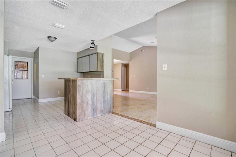 Photo 6 of 33 - 9425 Cannon Dr, Orlando, FL 32817
