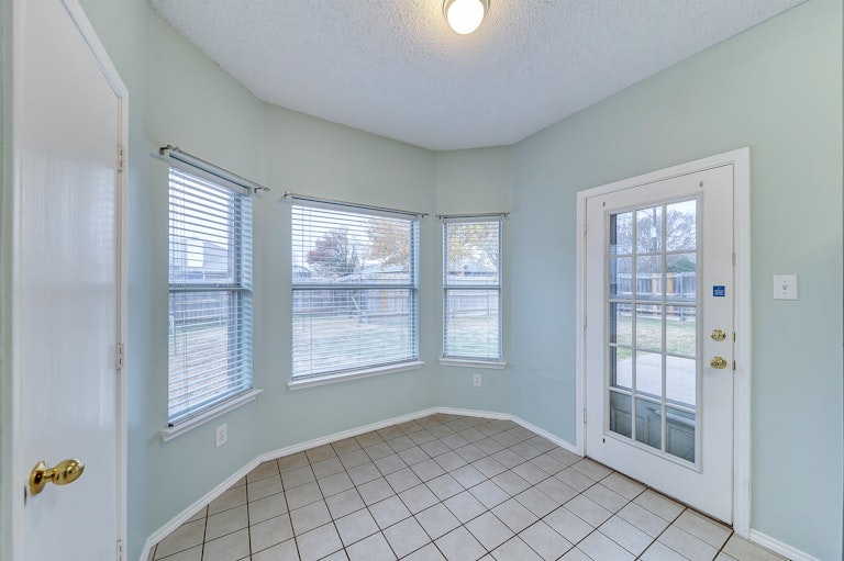 Photo 7 of 26 - 1020 Havenbrook Dr, Arlington, TX 76001