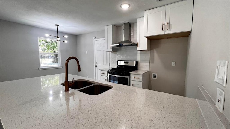 Photo 4 of 23 - 6465 Leaning Oaks St, Dallas, TX 75241