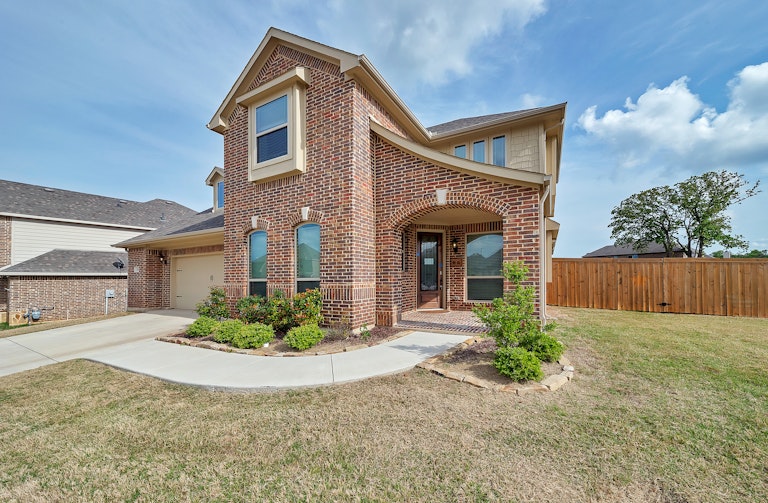 Photo 33 of 33 - 1204 Barberry Dr, Burleson, TX 76028