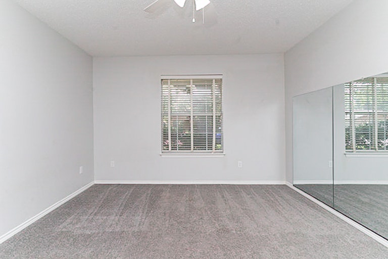 Photo 11 of 25 - 2811 Ashbury Dr, Arlington, TX 76015