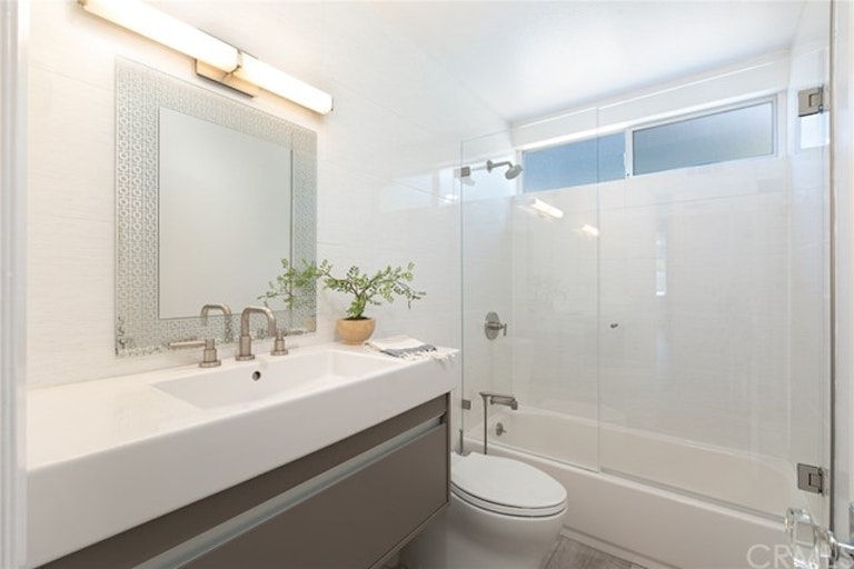 Photo 21 of 29 - 17201 Berlin Ln, Huntington Beach, CA 92649