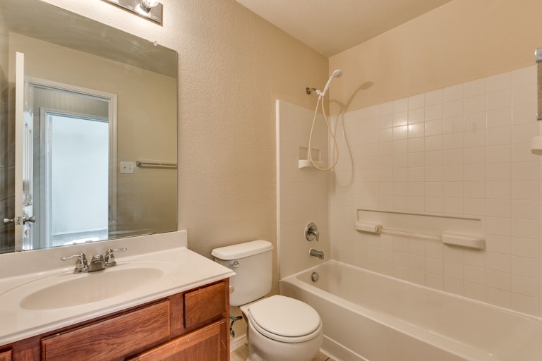 Photo 30 of 37 - 414 Hackberry Dr, Fate, TX 75087