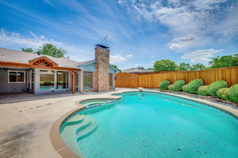 Photo 5 of 27 - 2133 Canyon Valley Trl, Plano, TX 75023