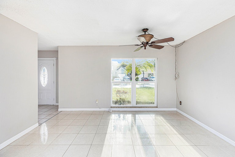 Photo 6 of 15 - 12171 77th St, Largo, FL 33773