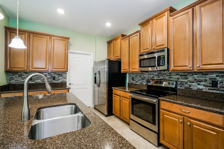 Photo 4 of 42 - 19303 Prairie Tree Pl, Tampa, FL 33647