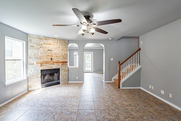 Photo 3 of 21 - 7810 Bur Oak Way, San Antonio, TX 78223