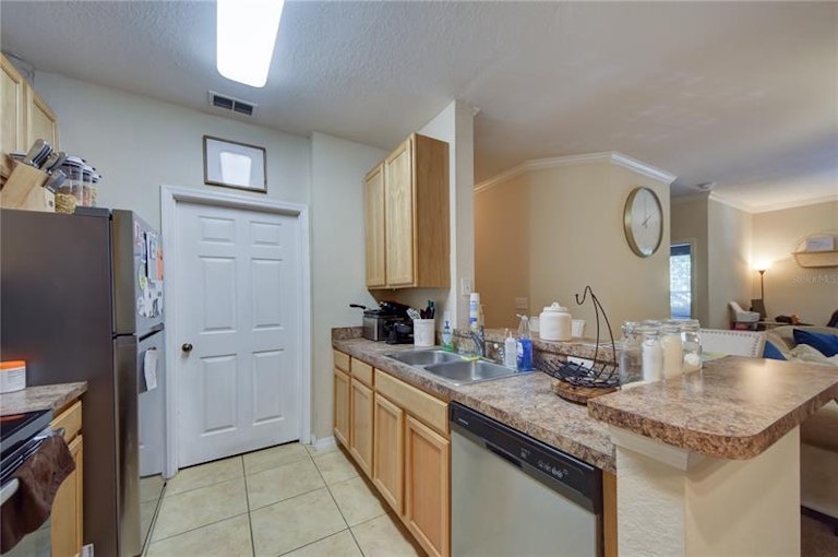 Photo 12 of 35 - 10103 Courtney Palms Blvd #202, Tampa, FL 33619