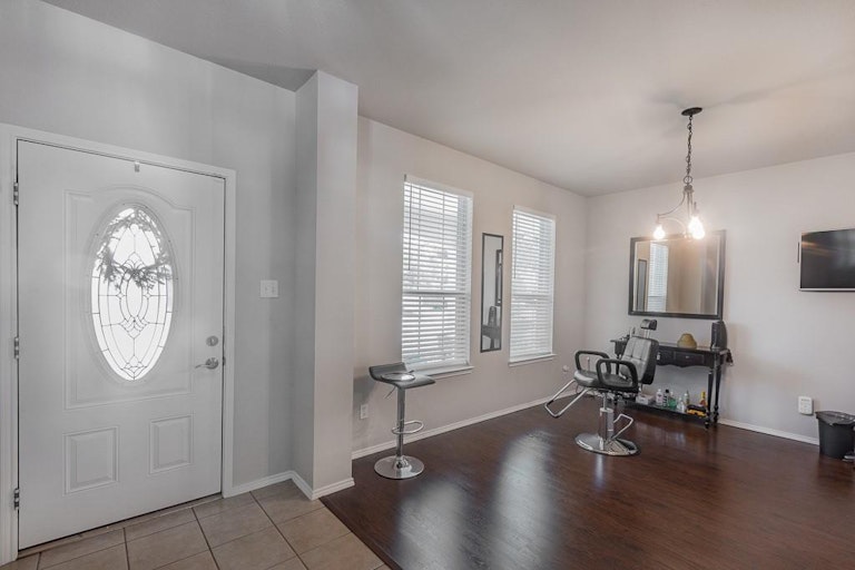 Photo 4 of 36 - 2854 Gospel Dr, Dallas, TX 75237