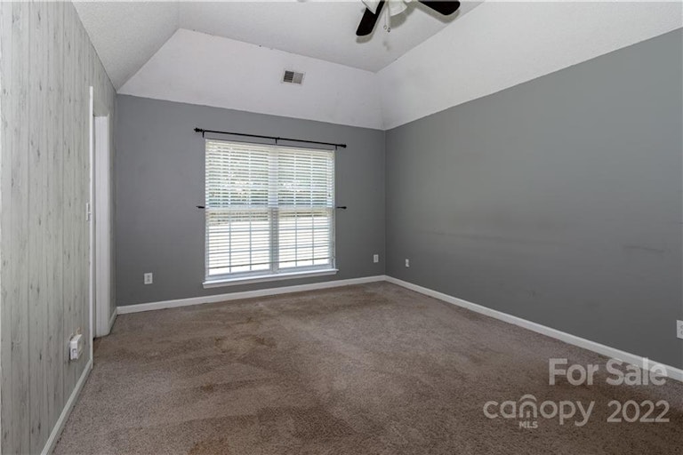 Photo 14 of 25 - 2930 Silkstream Ln, Charlotte, NC 28262