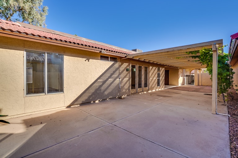 Photo 8 of 22 - 5201 E Tunder Cir, Phoenix, AZ 85044