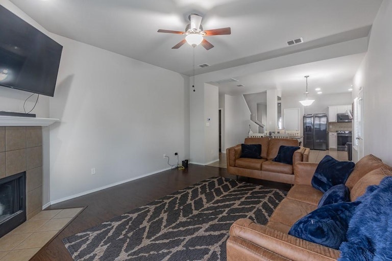 Photo 15 of 36 - 2854 Gospel Dr, Dallas, TX 75237
