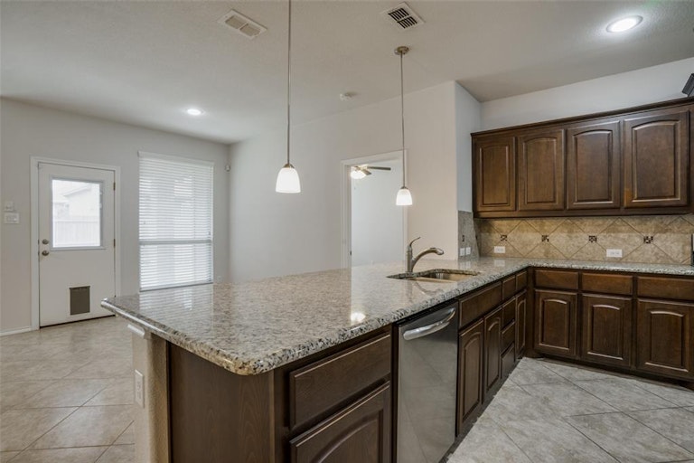 Photo 6 of 35 - 2832 Saddle Creek Dr, Fort Worth, TX 76177