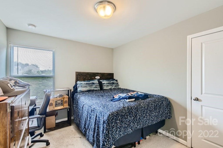 Photo 20 of 33 - 649 Cliffs Inn Cir, Charlotte, NC 28214