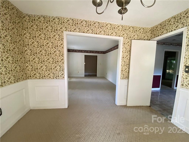 Photo 4 of 16 - 5926 McNair Rd, Charlotte, NC 28212