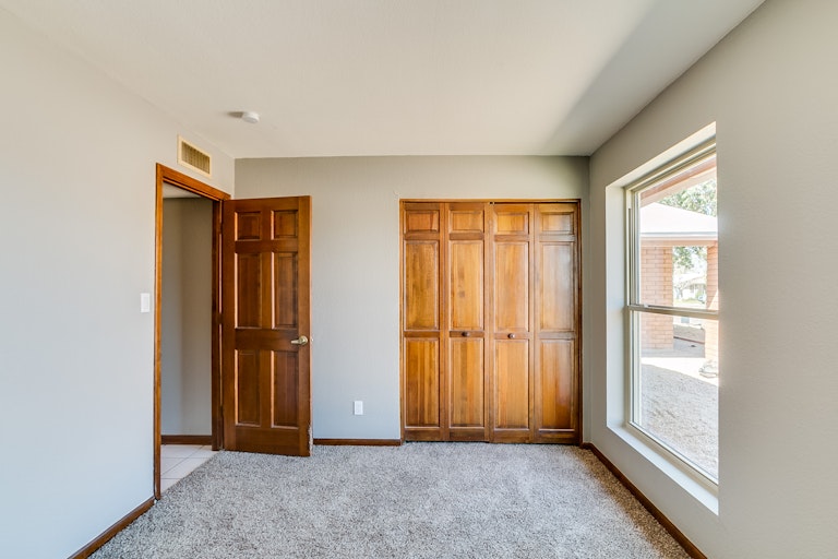 Photo 16 of 31 - 5245 W Christy Dr, Glendale, AZ 85304