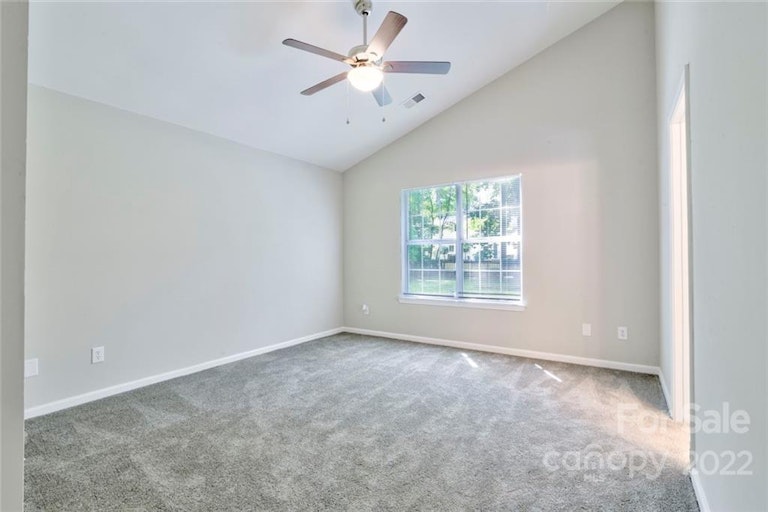 Photo 12 of 18 - 7731 Ivy Hollow Dr, Charlotte, NC 28227