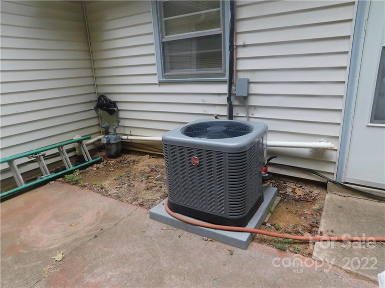 Photo 6 of 20 - 5731 Lawnmeadow Dr, Charlotte, NC 28216