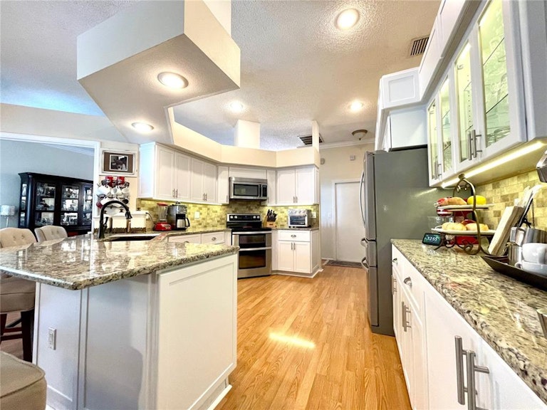 Photo 12 of 41 - 8114 Montock Ct, Trinity, FL 34655
