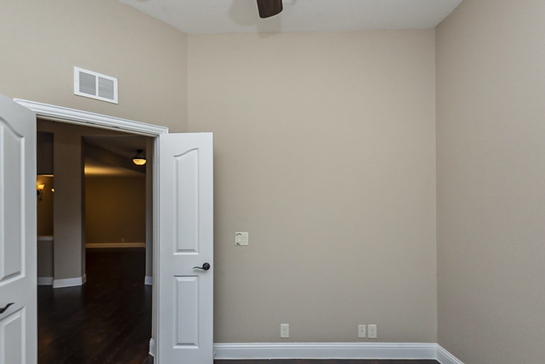 Photo 17 of 32 - 1110 Safrano St, Midlothian, TX 76065