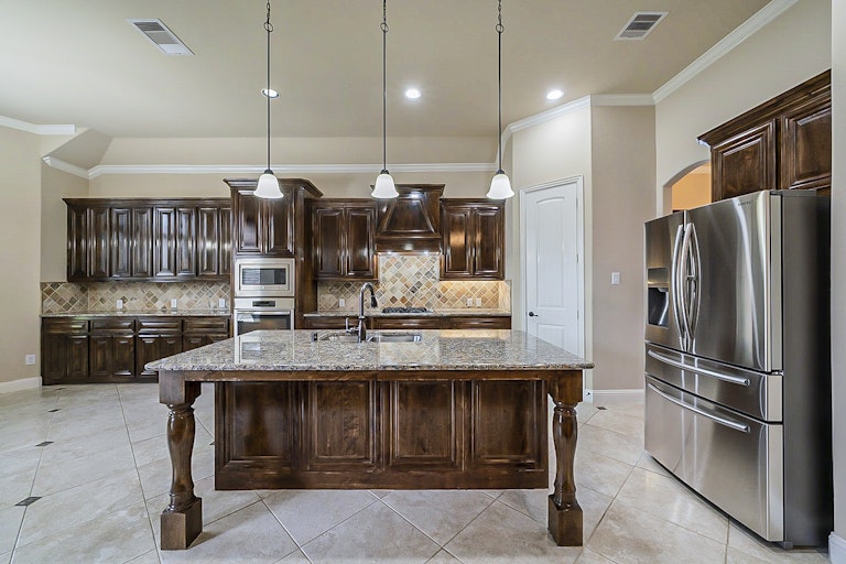 Photo 4 of 45 - 1326 Bastrop Glen Ln, League City, TX 77573