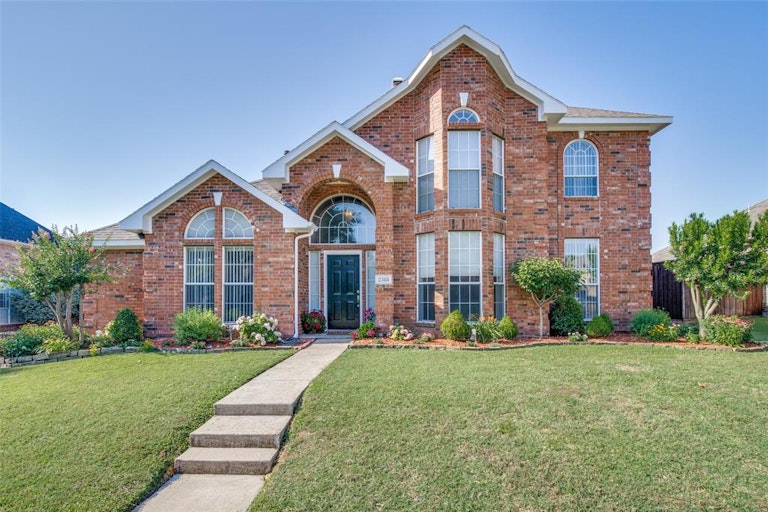 Photo 1 of 25 - 2318 Heather Ridge Ln, Garland, TX 75040