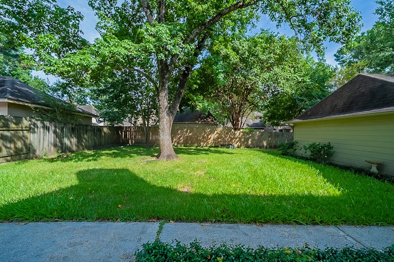 Photo 32 of 37 - 5522 Lone Cedar Dr, Kingwood, TX 77345