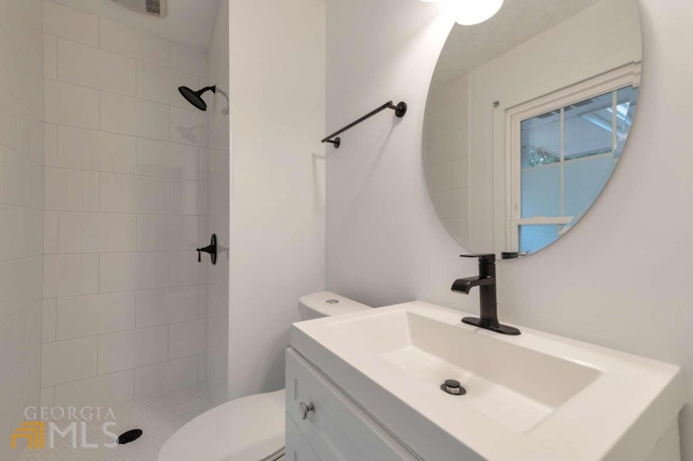 Photo 11 of 16 - 1113 Seven Springs Cir, Marietta, GA 30068